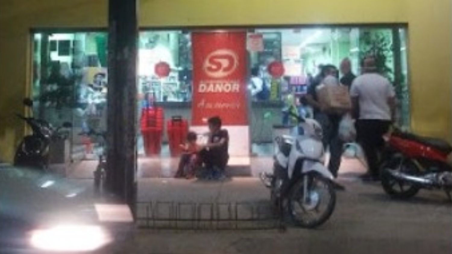 El hecho ocurrió en el supermercado Danor, en Baradero.