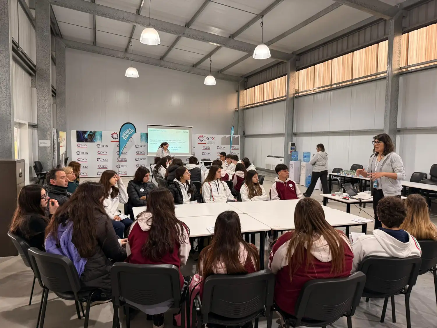 El programa está destinado a estudiantes de 5° y 6° año de escuelas secundarias.