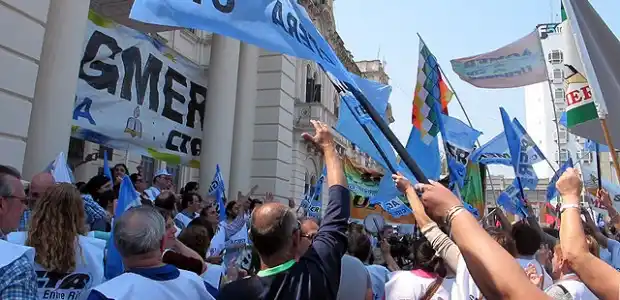 Gobierno, estatales y docentes retoman la paritaria a la espera de una oferta salarial