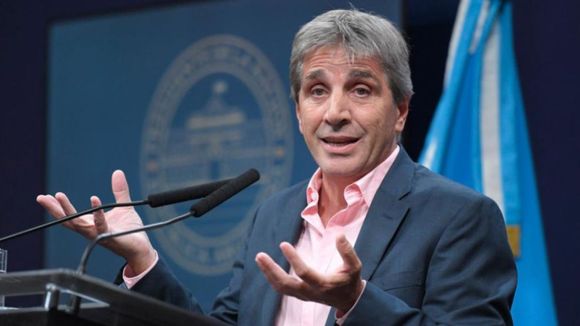 Como Sturzenegger, Caputo atribuyó la disparada del dólar al “riesgo kuka”