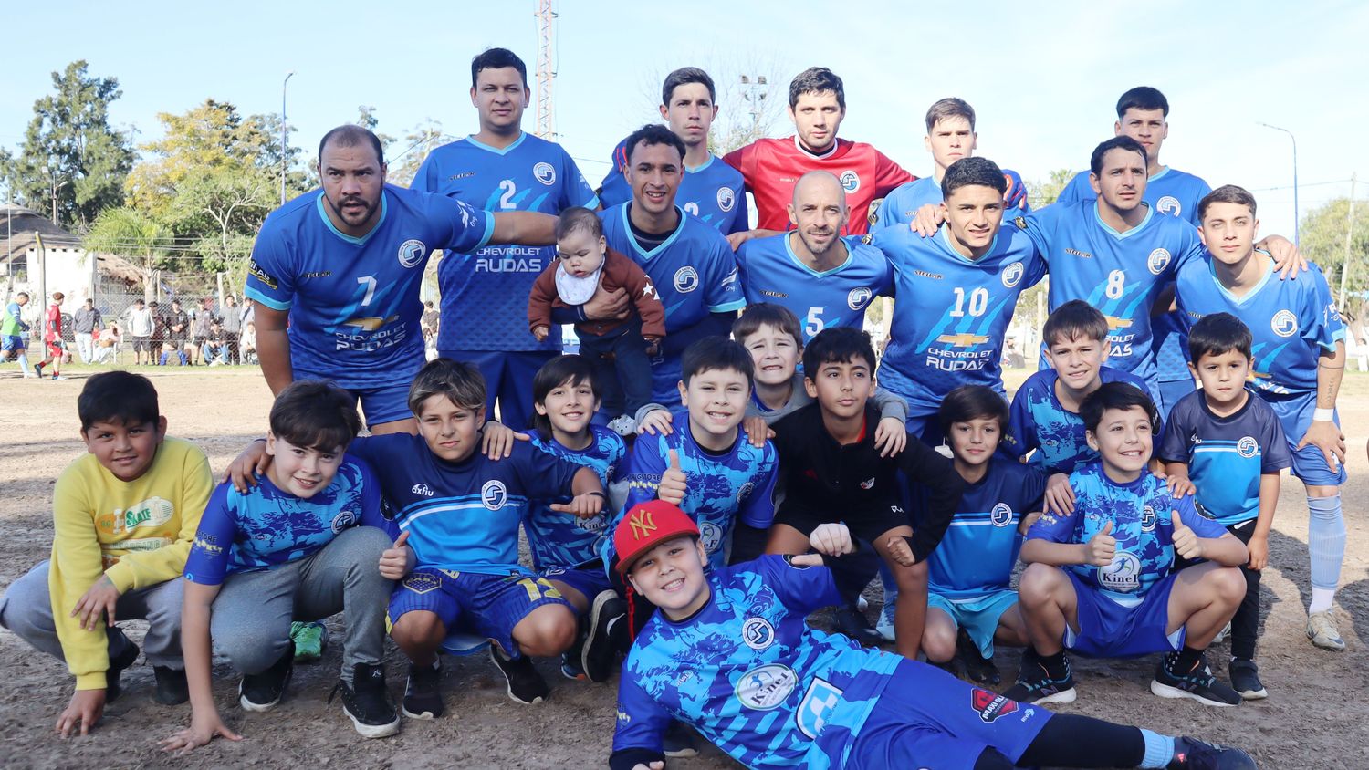 Salto Grande y Juventud se aferran a la punta de la B. Sarmiento derrotó a Ferro