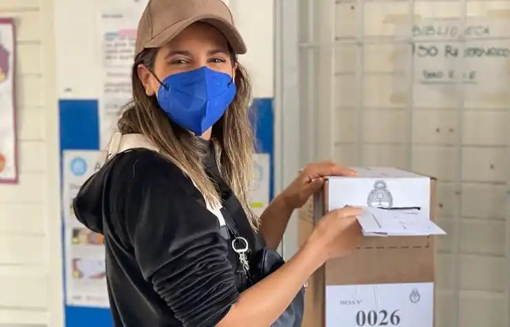 Votó Cinthia Fernández en Escobar y denunció que faltan boletas suyas