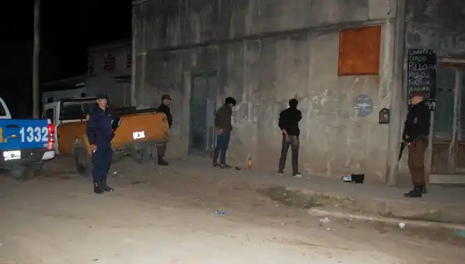 Dos personas fueron detenidas tras una requisa en la vía pública 