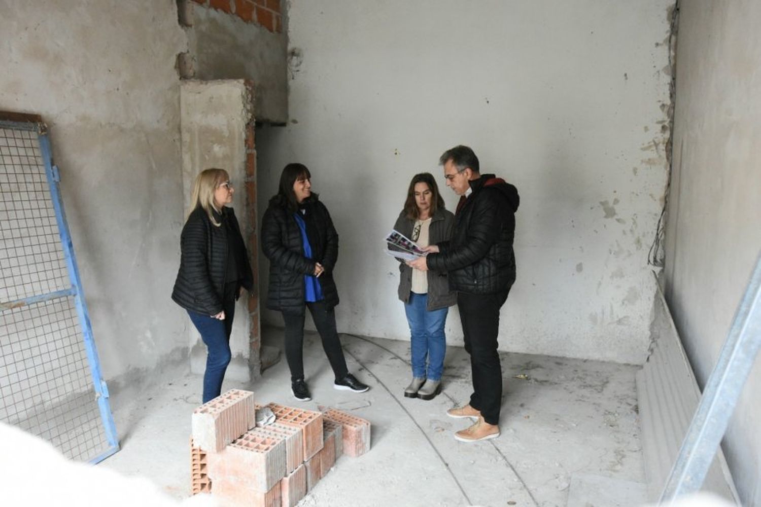 Luis Castellano recorrió la obra de ampliación del Jardín de Infantes de Los Nogales