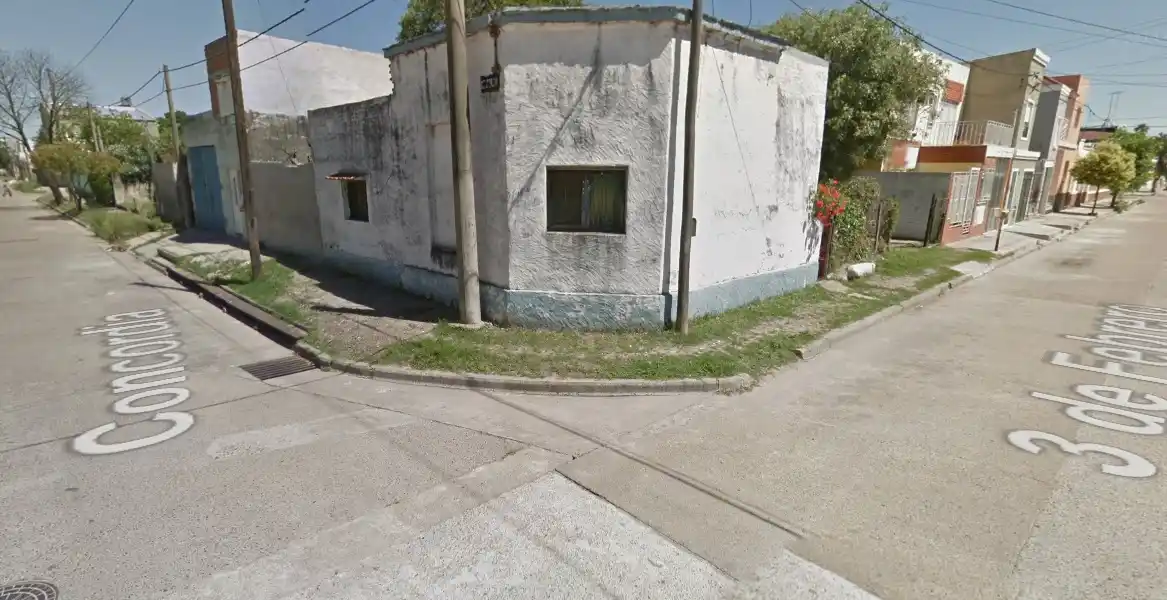 Caminaba por el Munilla cuando le arrebataron el celular y los anteojos