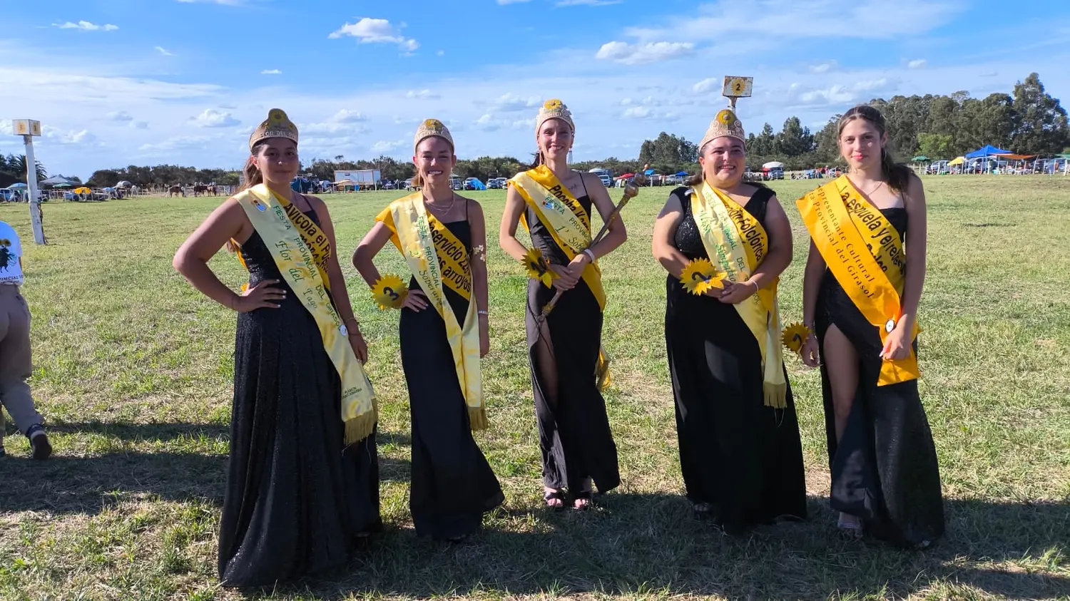 La Fiesta del Girasol coronó a sus nuevas soberanas y estrenó el campo de doma “El Triunfo”