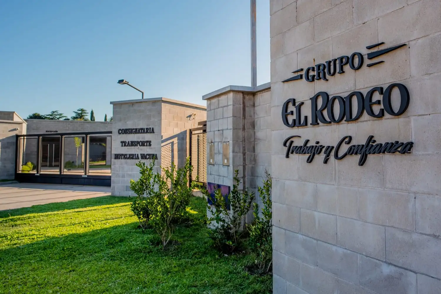Oficinas del Grupo El Rodeo en la intersección de Av. Íllia y Ruta 11- Gualeguay-