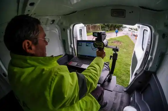 Un informe sobre fotomultas muestra un negocio multimillonario que involucra a empresas y funcionarios