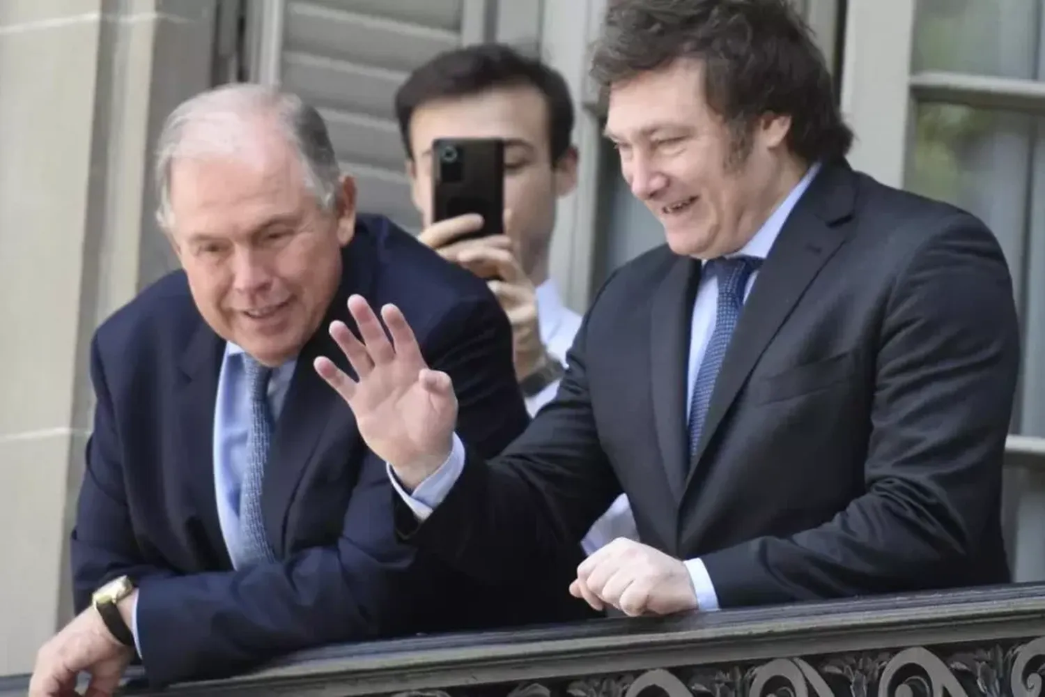 El gobierno busca un embajador para Estados Unidos afín a los republicanos