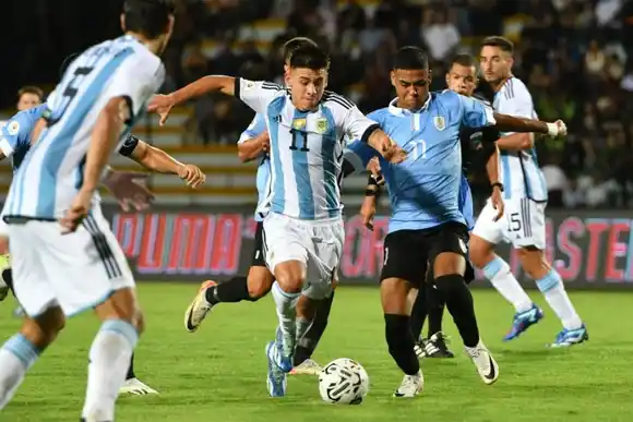 Argentina no pudo sostener la ventaja y empató con Uruguay