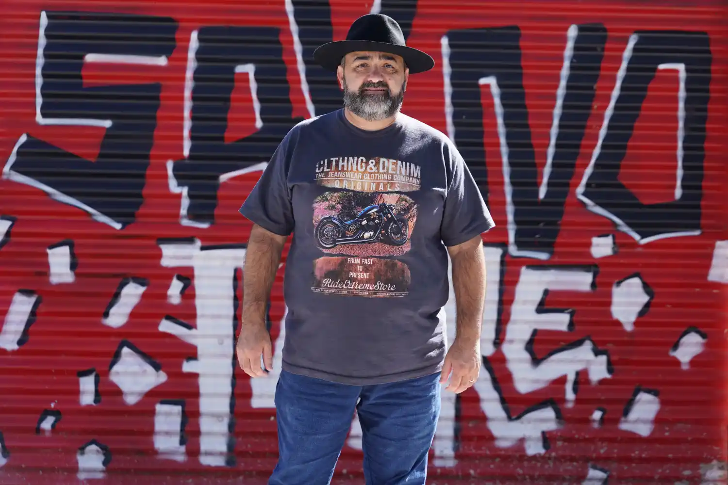 "Empecé a tocar con Jorge Gileta y Aldo Pecchio. Yo ya escuchaba algo de blues, pero más que nada nacional. Ahí me abrieron la cabeza" sostuvo Illusi