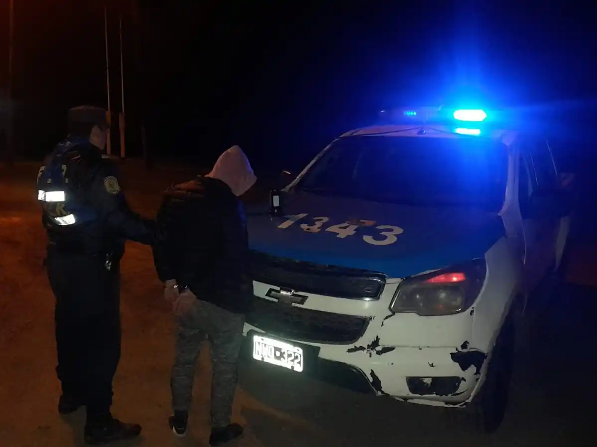 Operativo de control en Puerto Yeruá: un joven fue detenido tras admitir que llevaba marihuana