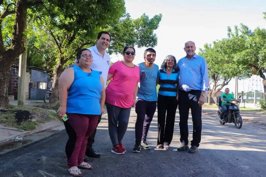 Perotti recorrió obras de accesibilidad a los barrios, en inmediaciones del casco centrico.