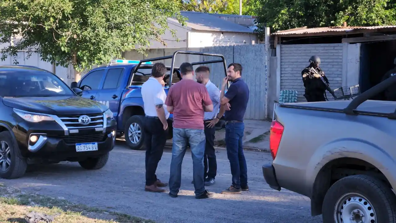 allanamiento procedimiento barrio 2 de abril cococcioni fiscal vottero saliba operativo barrio balacera zona roja tiros - 7