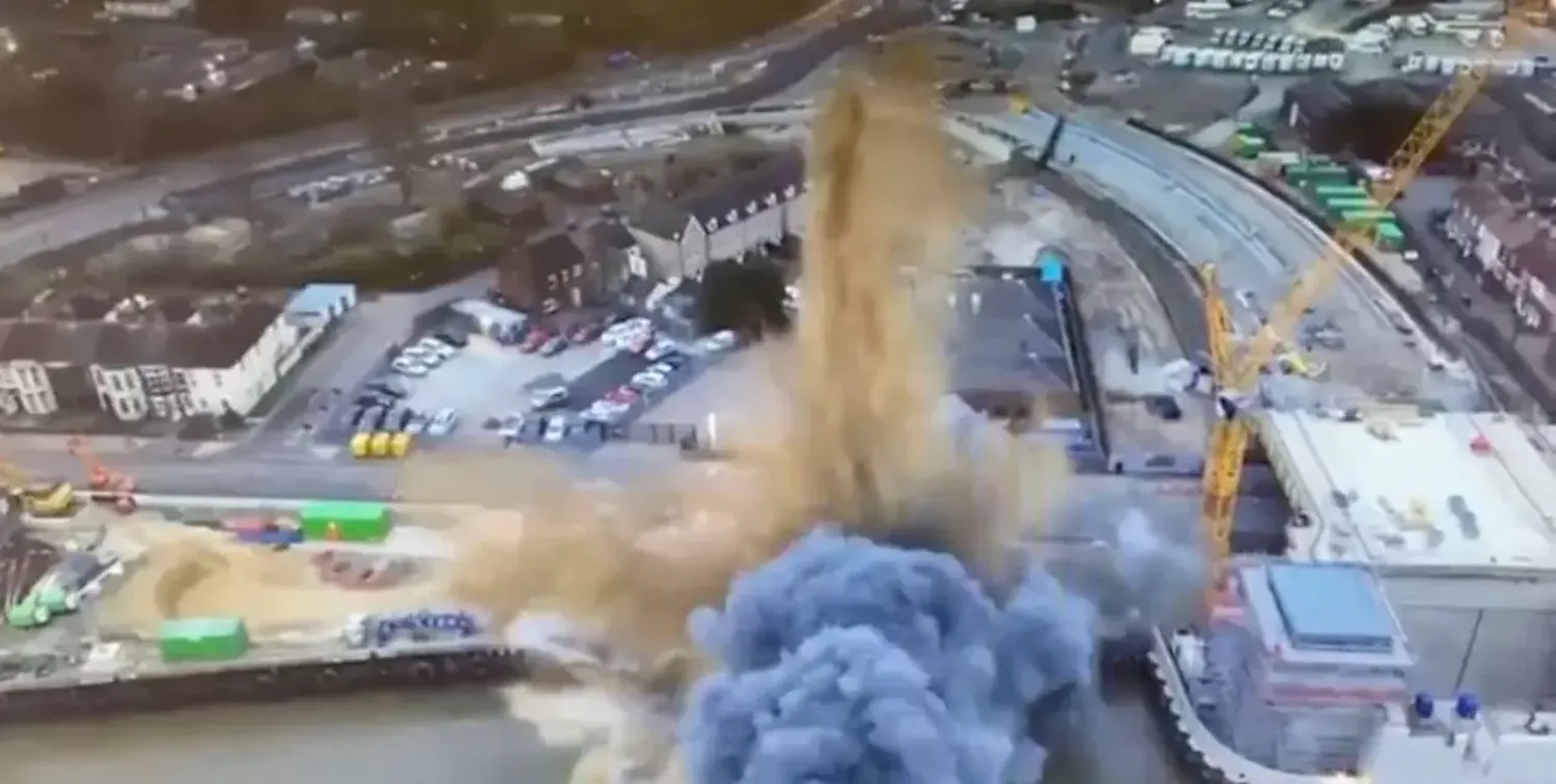 Video: explotó una bomba de la Segunda Guerra Mundial en una ciudad de Inglaterra