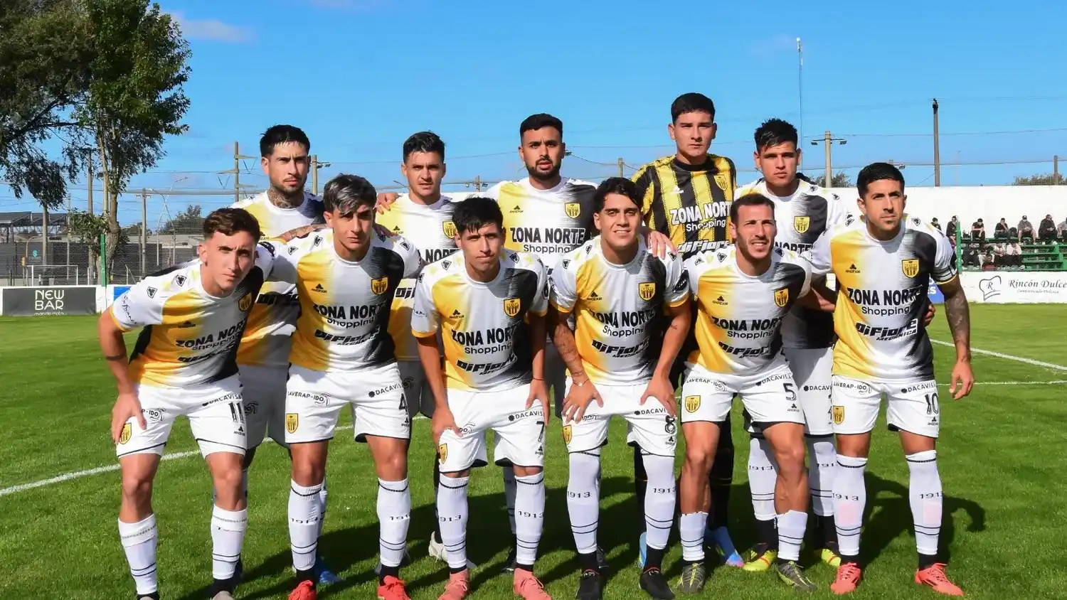 Franco, Ihitz, Lucero, Moris y Domínguez. Marchiori, Labaroni, Chávez, Di Carlo, Igartúa y Sosa. Los titulares aurinegros ante Kimberley. (Foto gentileza Diario La Capital).