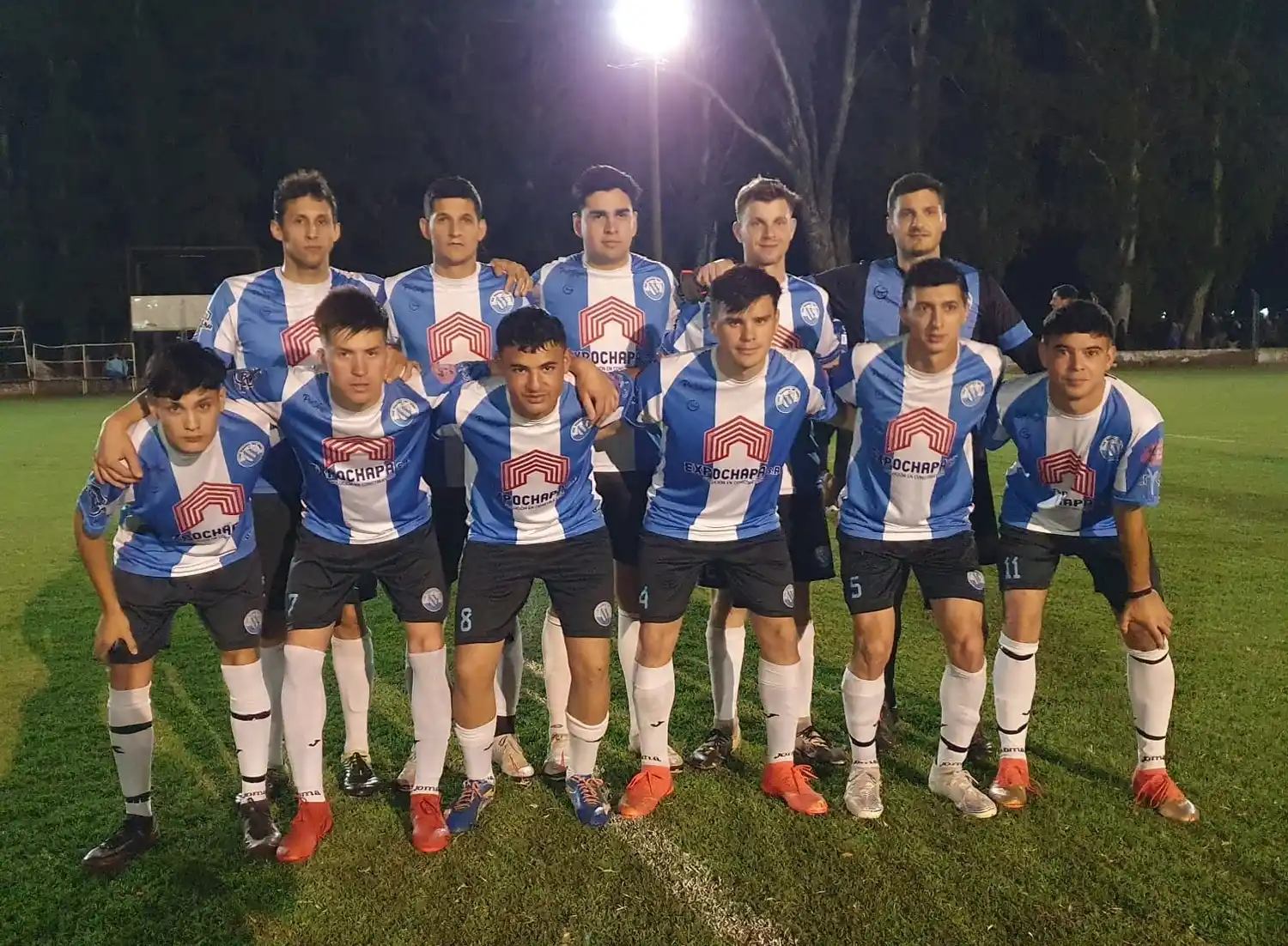 El "Santo" derrotó al "Bosque" y se metió entre los mejores ocho del torneo.