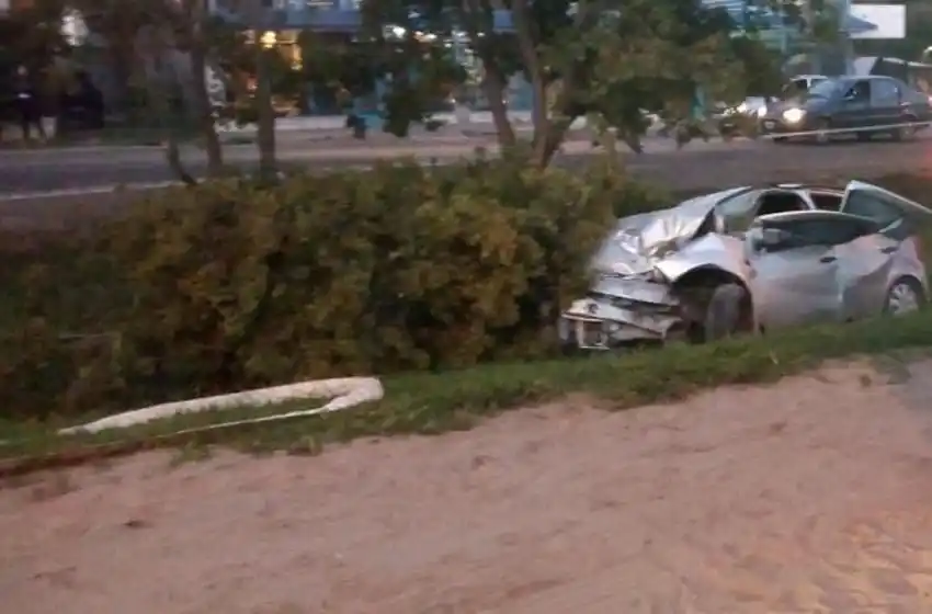 Accidente fatal: murió al chocar su automóvil contra un árbol