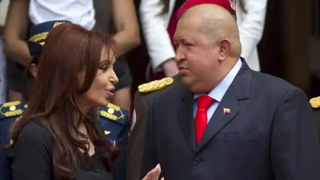 Cristina desde Twitter: Chávez fue "un hombre que ayudó a Argentina"