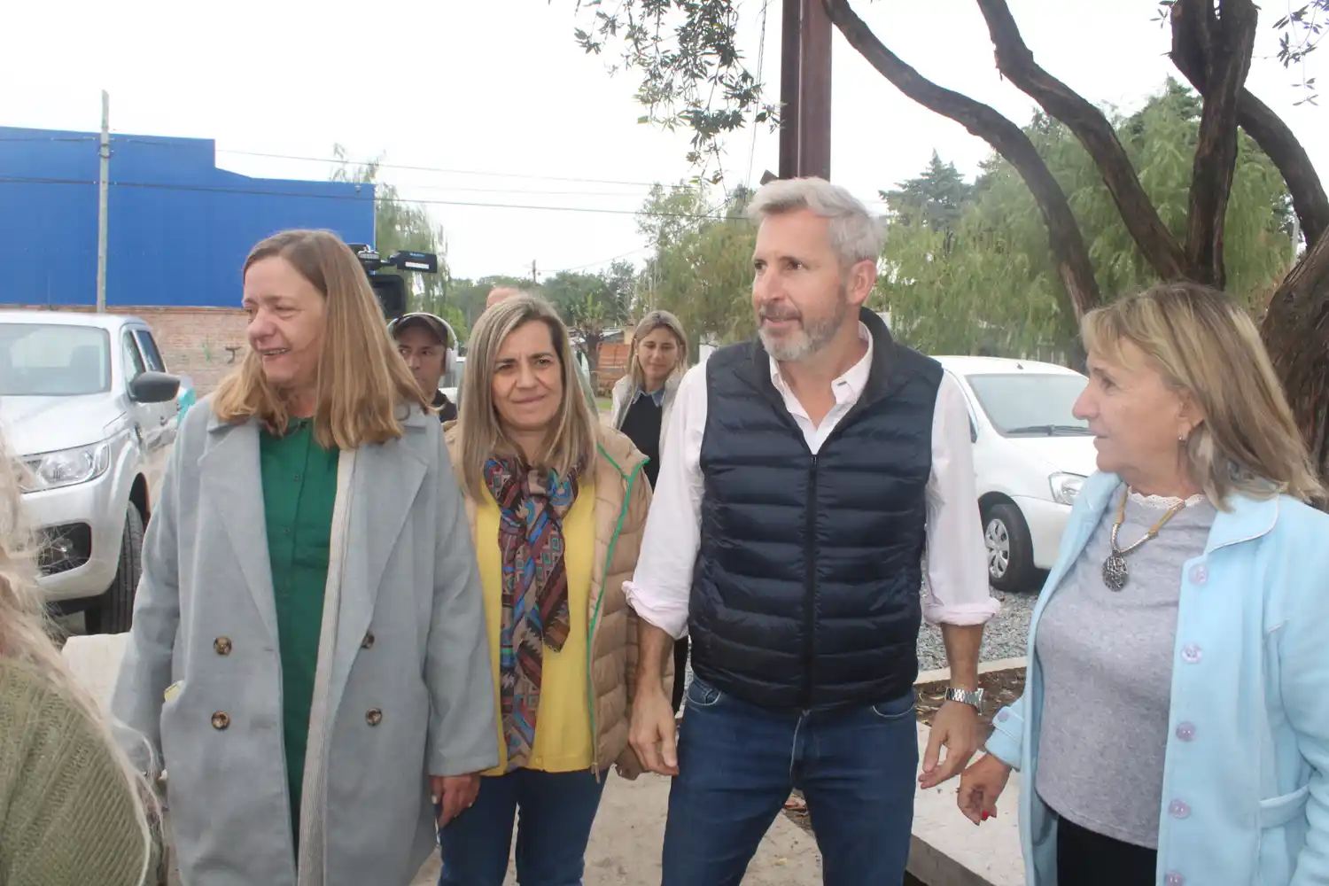 Rogelio Frigerio, junto a la Verónica Berisso, Marcela Ántola y Dora Bogdan.