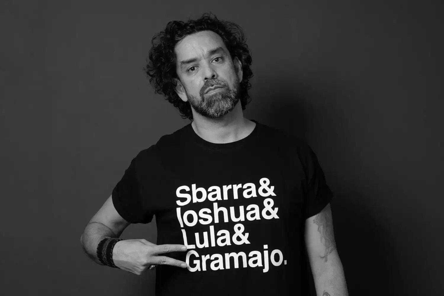 Leonardo Oyola, autor de "Kryptonita" y "Érase una vez en el Oeste", será parte de la XXI Feria del Libro de Tandil.