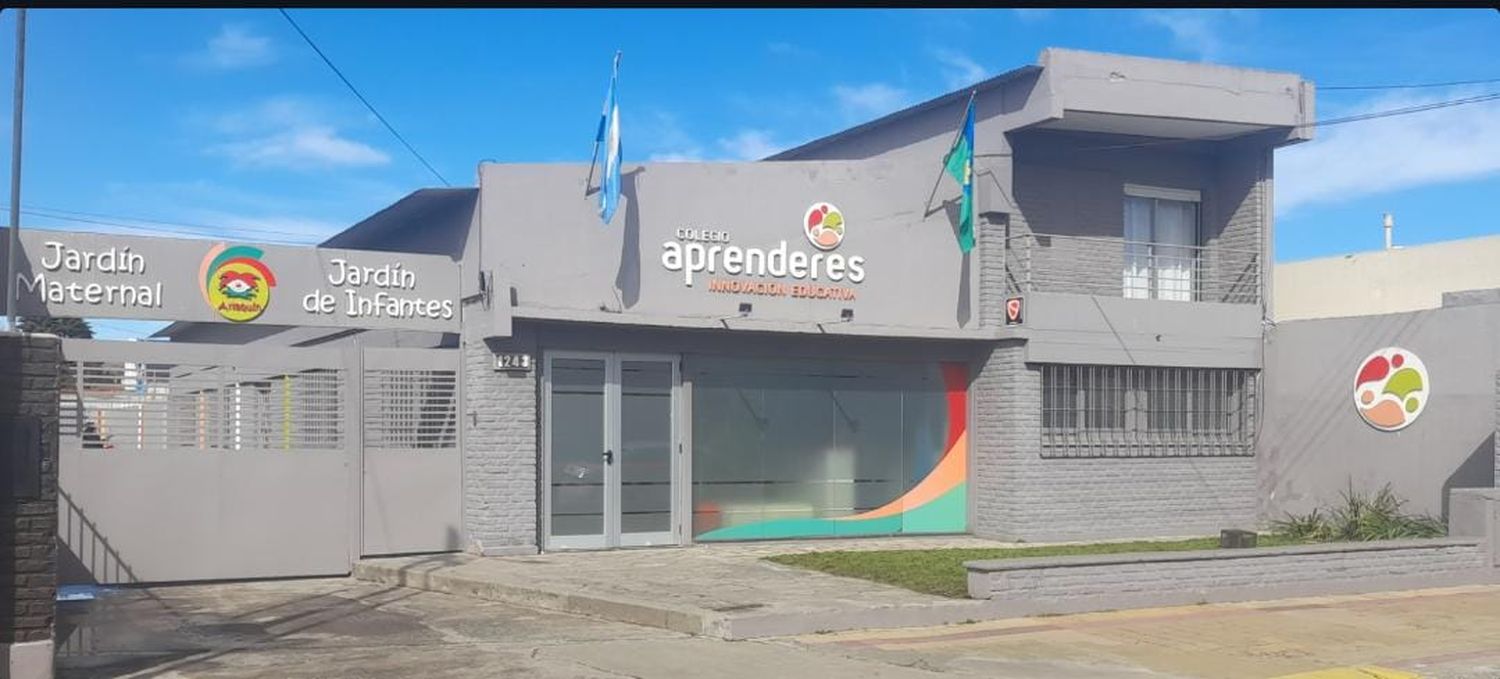 Jardín Maternal y de Infantes Arlequín y Colegio Aprenderes funcionan en Belgrano 1243.