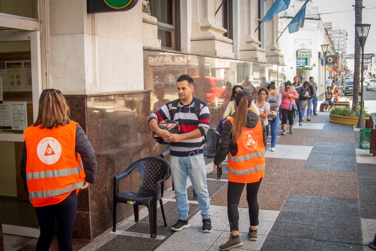 Continúan los operativos  en la zona bancaria