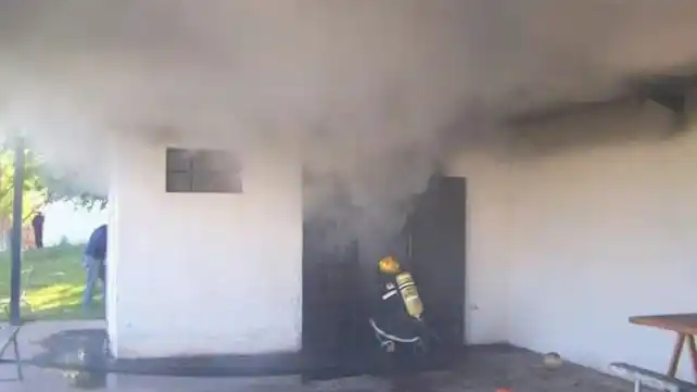 Quemaron camisetas y pelotas de niños de un club de Gualeguay