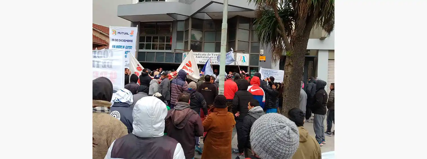 Masiva movilización de vendedores ambulantes: "Queremos que nos dejen afiliarnos al Sindicato"