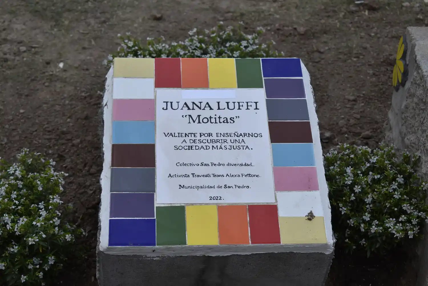 La placa que recuerda a Juana Luffi, al pie de la Escalera de las Flores.