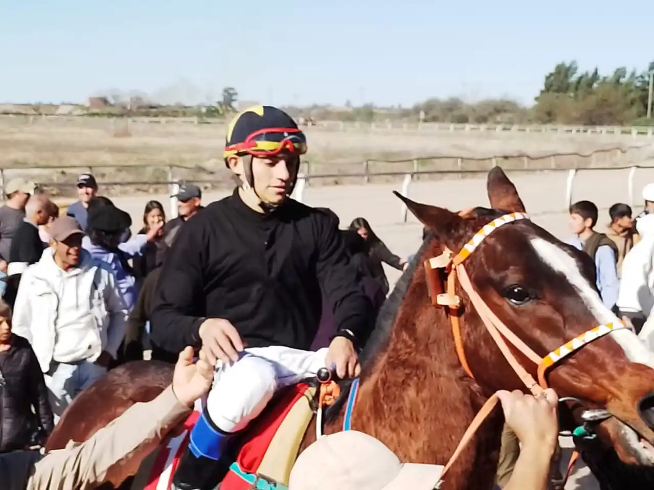 Gran jornada hípica en Gualeguay: 13 carreras y un hipódromo colmado