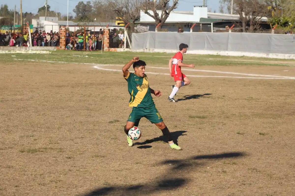 Urquiza se quedó con el clásico del sur y acaricia la clasificación directa al petit