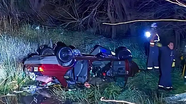 Los tres cuerpos de las víctimas fueron encontrados dentro del coche tras ser retirado del curso de agua.