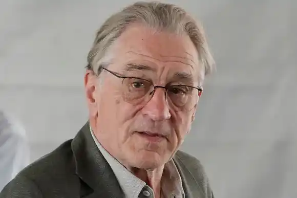 Asaltaron a Robert De Niro cuando dormía en su casa: quisieron robarle los regalos de Navidad