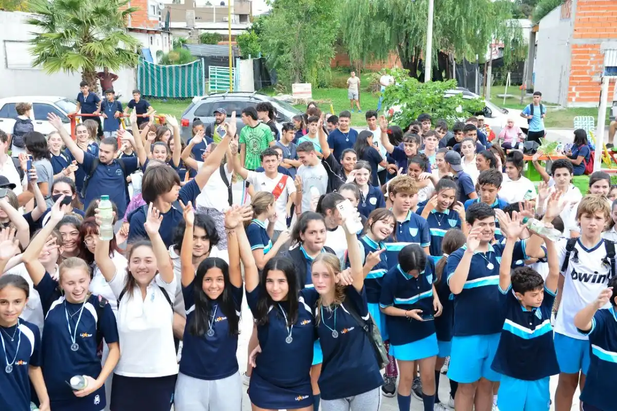 Cientos de jóvenes participaron del Maratón por el Quinto Encuentro Deportivo y Cultural