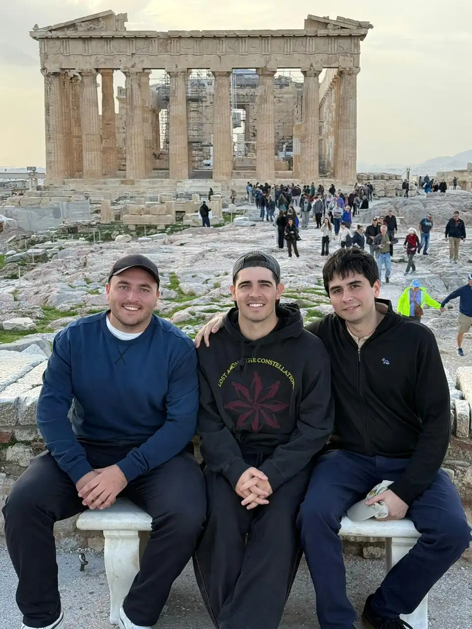 Con mis amigos en la Acrópolis-