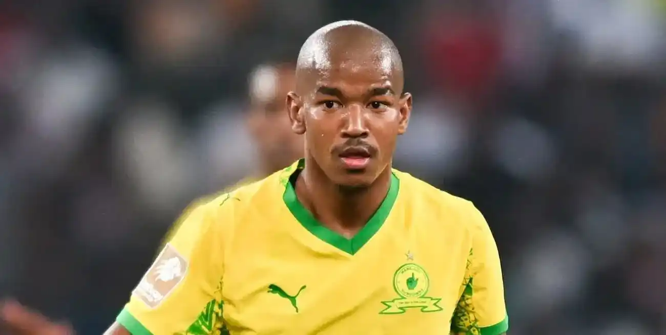 El mediocampista vistió la camiseta de Bafana Bafana.