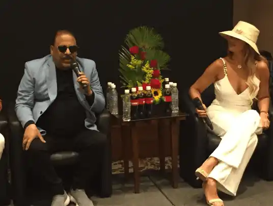 Wilfrido Vargas y Liz durante el encuentro. Foto CL