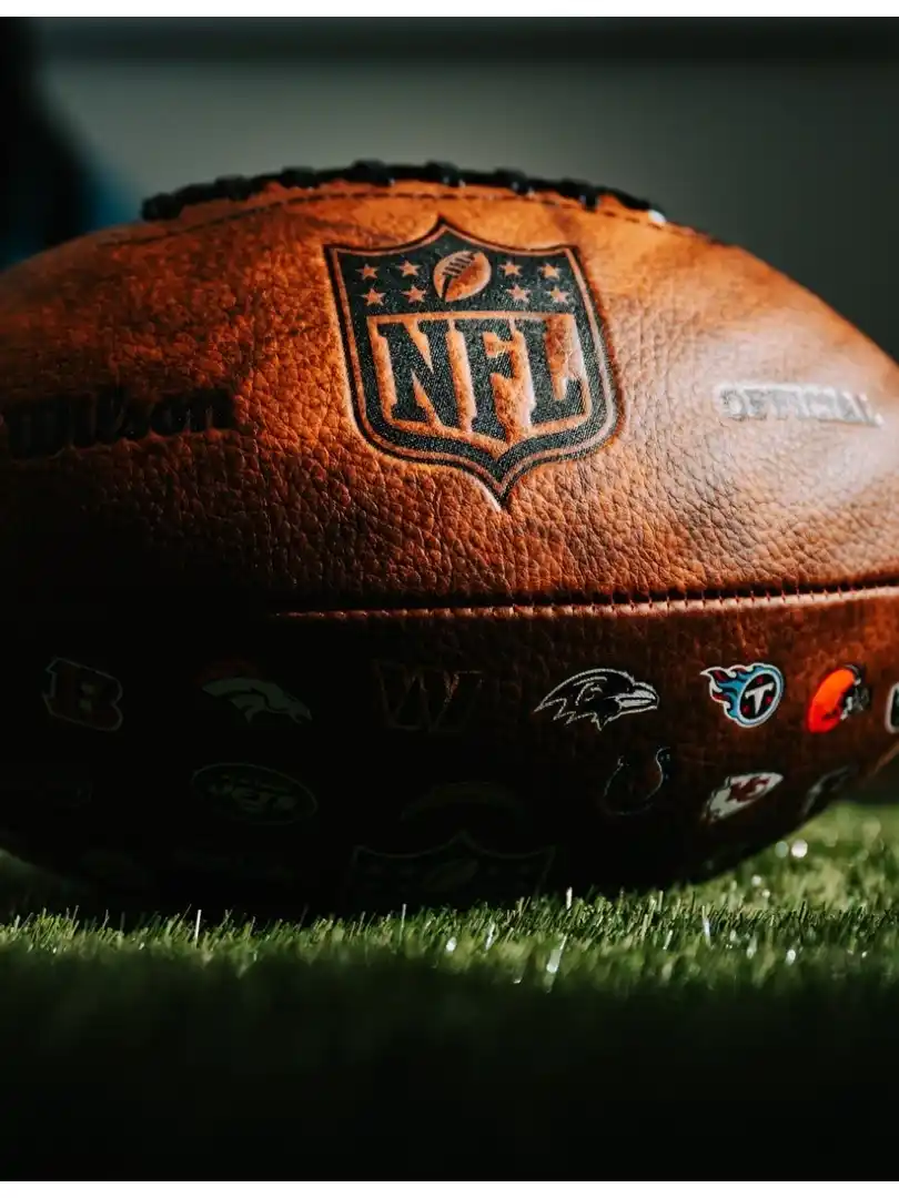 Conoce a los 5 jugadores mejores pagos de la NFL en este 2025