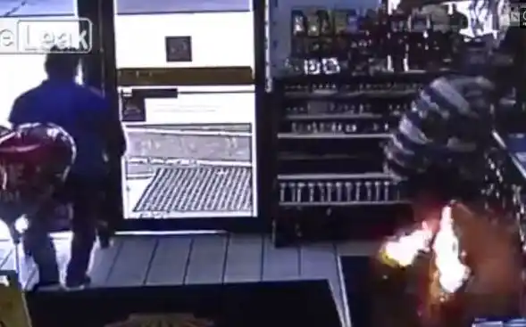 Video: a un hombre le explotó el cigarrillo electrónico en el bolsillo    