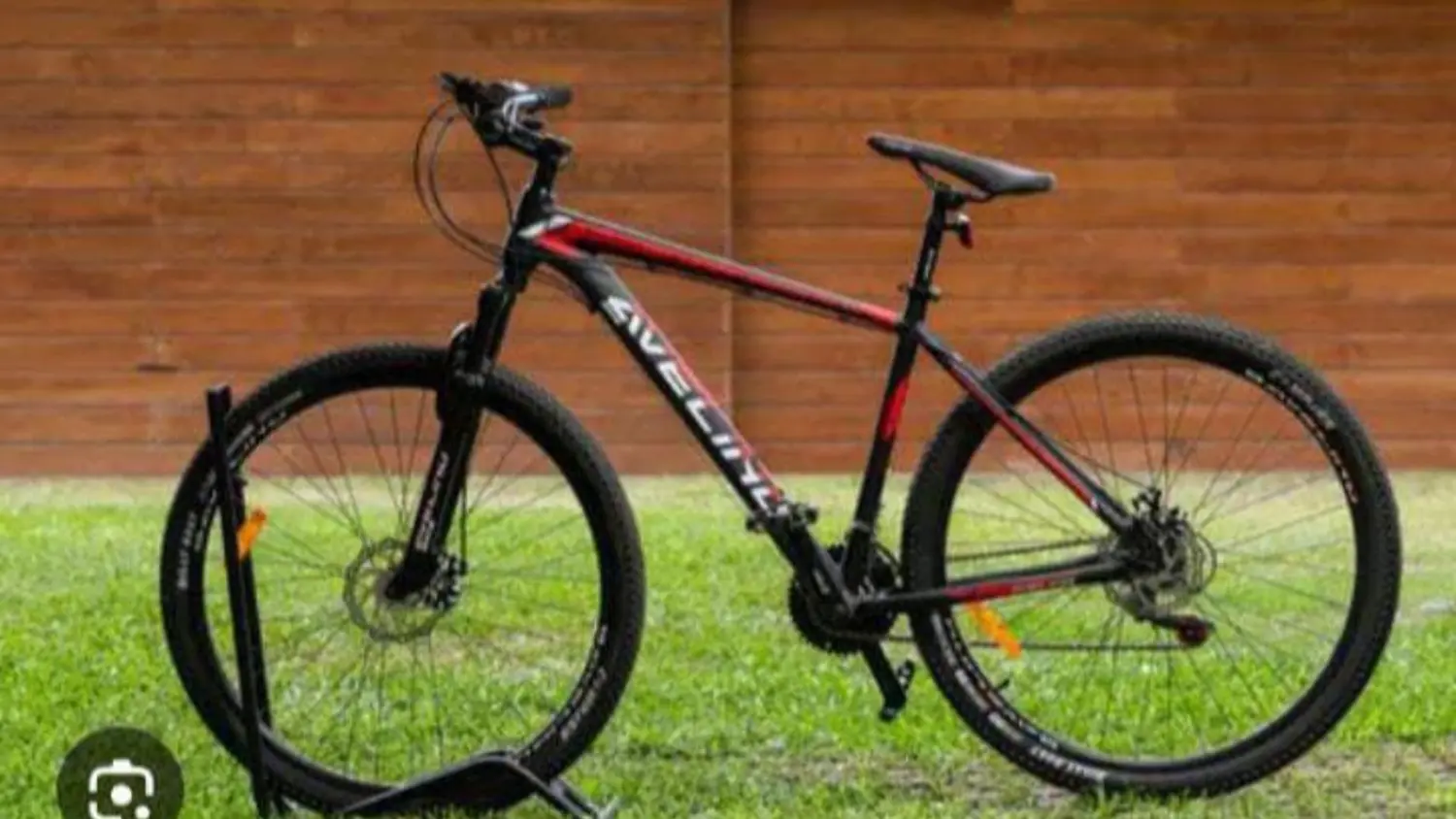 Una bicicleta similar fue robada a un adolescente en la noche del viernes.