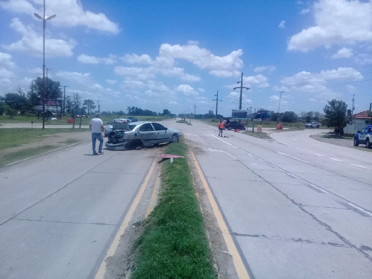 Perdió el control de su auto y chocó en el cruce de las rutas 1 y 17