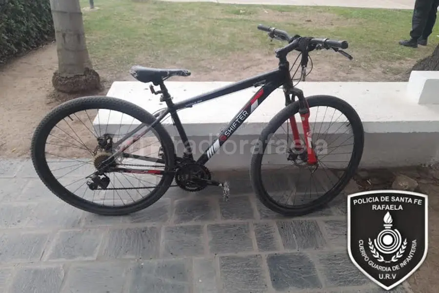 Dejaron una bicicleta abandonada en la base de la Guardia Urbana Rafaelina