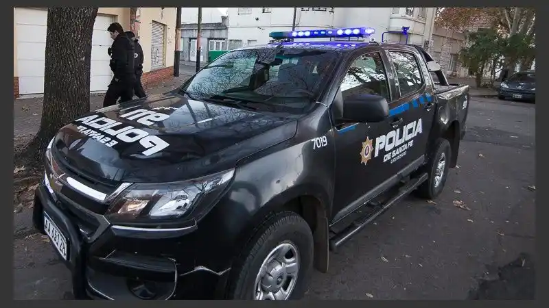 Policía apuñaló a su pareja