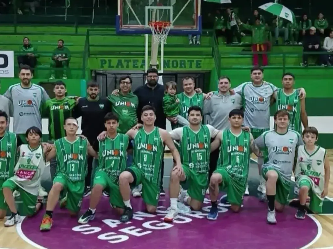 El Bicho verde sunchelense venció 2 a 0 a 9 de Julio y esta en al final del Oficial de la ARB. Foto: IG  unionsunchalesbasquetmasculino