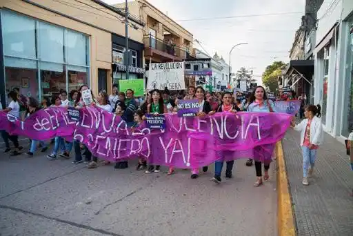 Se realiza una marcha por el 8M