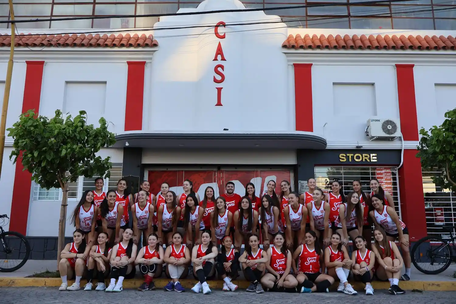 Las chicas de San Isidro se van a Chapadmalal.