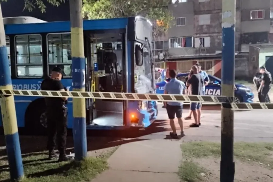 Dispararon dos veces a unidad de transporte urbano y dejaron una nota intimidatoria contra Pullaro