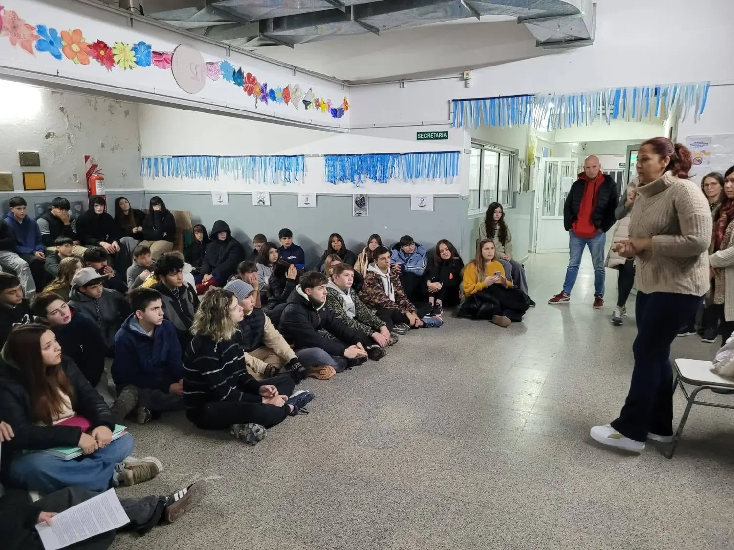 La Escuela Secundaria N° 10 de Claromecó recibió a la periodista Patricia Minuto.