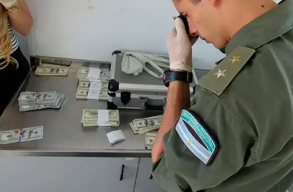 Gendarmería Nacional incautó una importante suma en dólares y pesos 